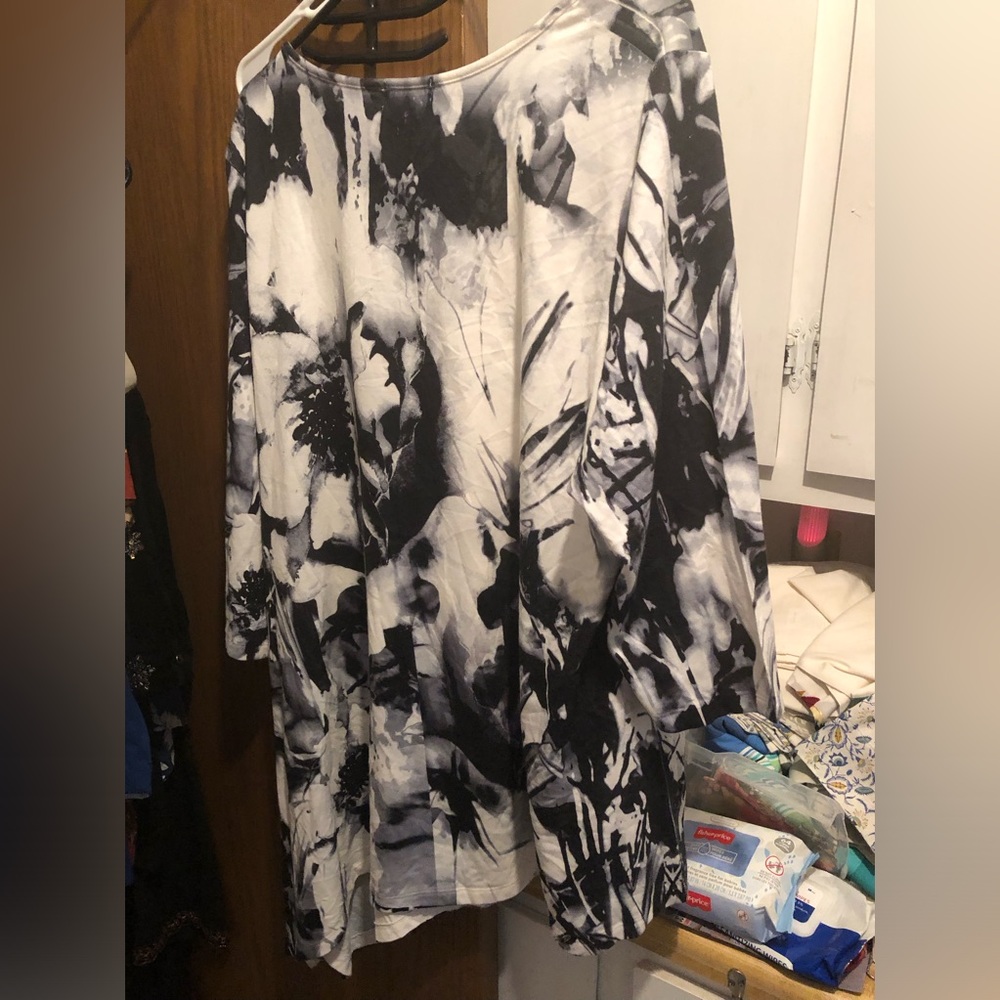 Unity Asymmetrical Sublimation Blouse - 683 $25 O… - image 4